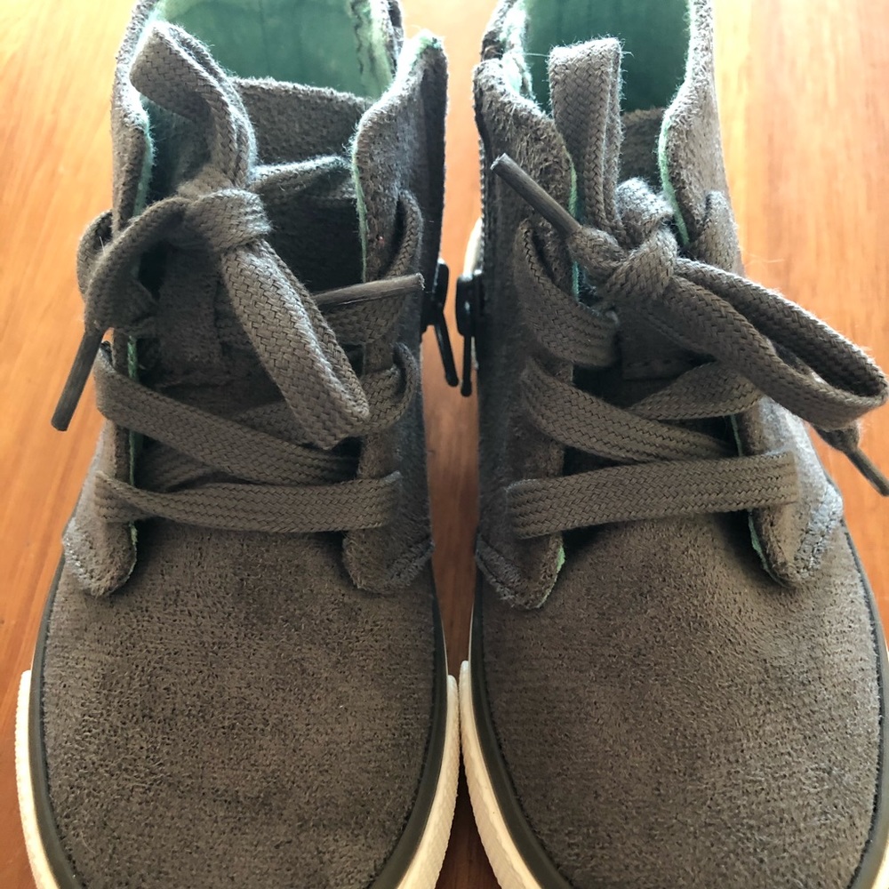 New Cat and Jack size 8 Toddler suede gray boots